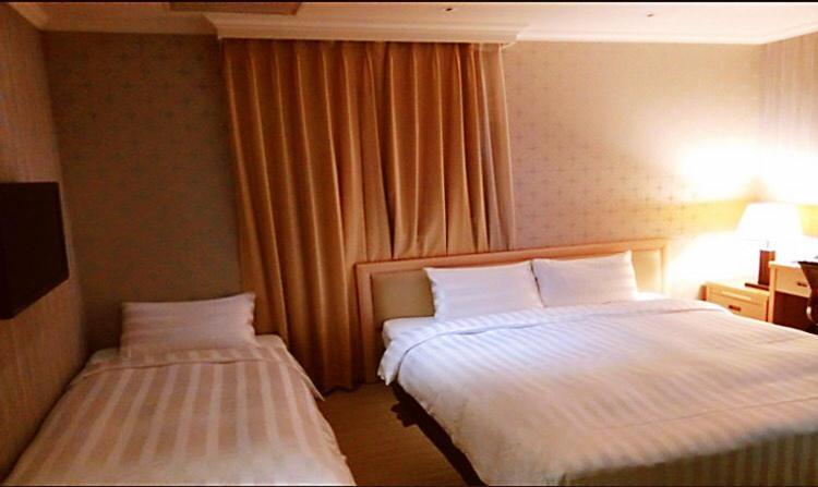 A Casa Hotel Taoyuan Esterno foto